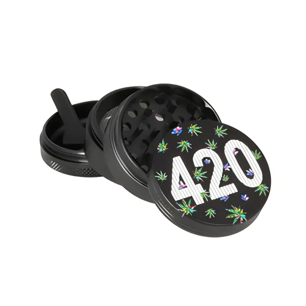 grinder polinator 4 parties logo 420 et feuilles de cannabis